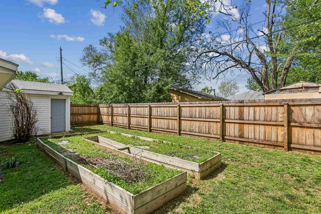 243 N Sunnyside Rd, Haysville, KS 67060