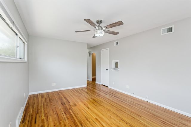 243 N Sunnyside Rd, Haysville, KS 67060