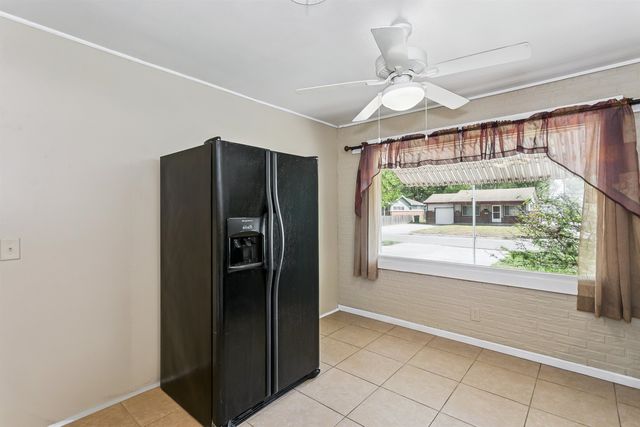 243 N Sunnyside Rd, Haysville, KS 67060