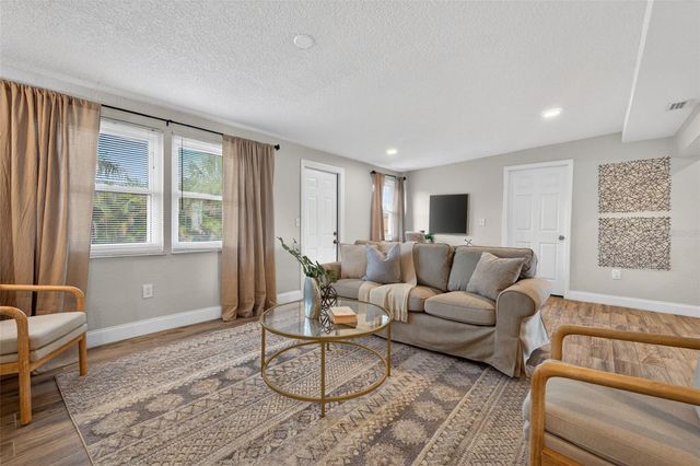6740 31ST AVENUE N, St Petersburg, FL 33710