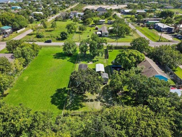 710 Broadway, Dickinson, TX 77539