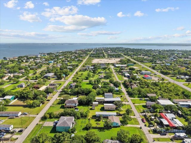 710 Broadway, Dickinson, TX 77539