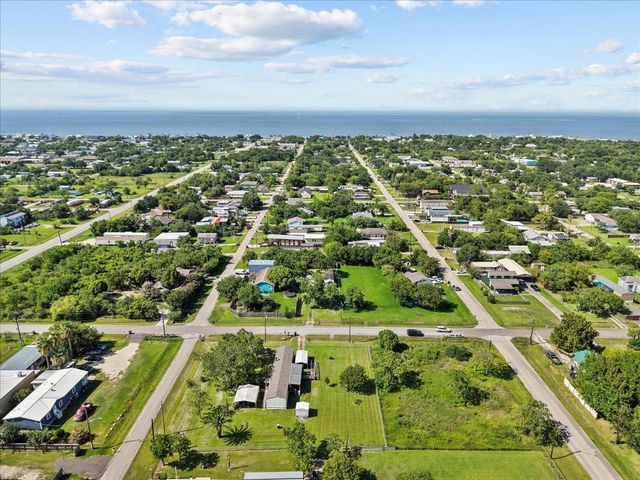 710 Broadway, Dickinson, TX 77539