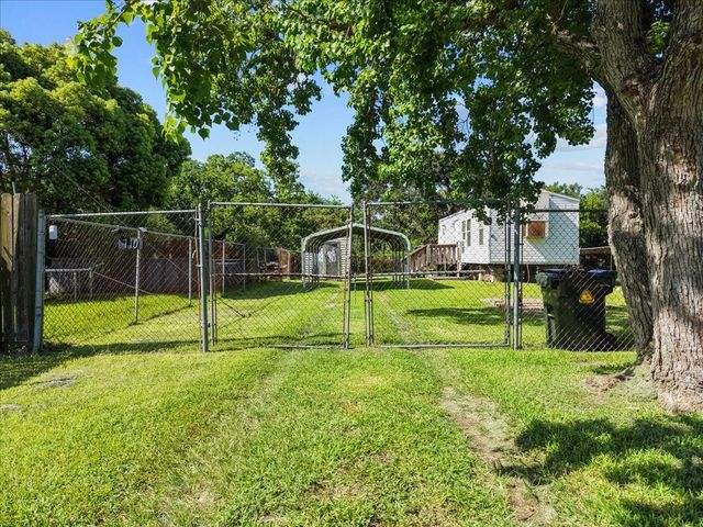 710 Broadway, Dickinson, TX 77539