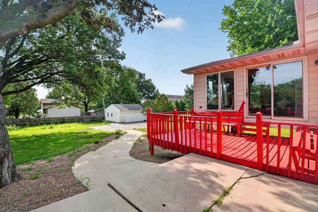 3541 Hammond Avenue, Waterloo, IA 50702