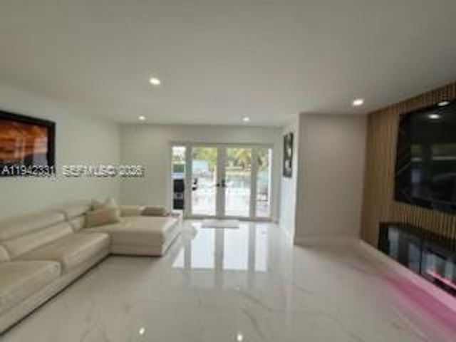 1955 NE 123rd St, North Miami, FL 33181