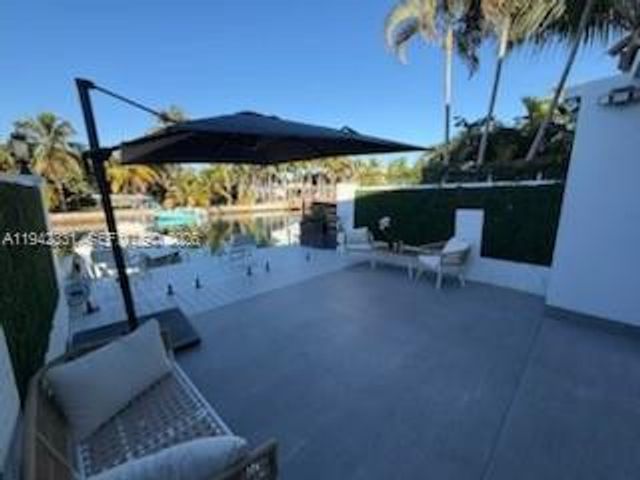 1955 NE 123rd St, North Miami, FL 33181