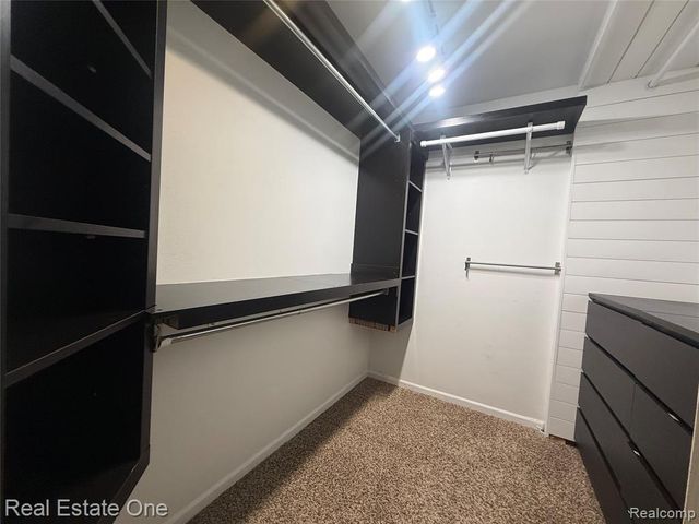 3068 Bridlewood Drive, Rochester, MI 48306