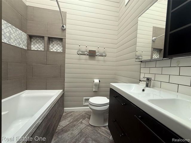 3068 Bridlewood Drive, Rochester, MI 48306