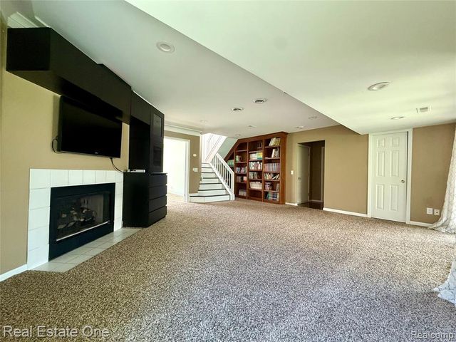 3068 Bridlewood Drive, Rochester, MI 48306