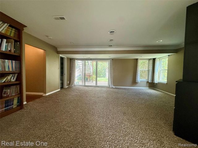 3068 Bridlewood Drive, Rochester, MI 48306