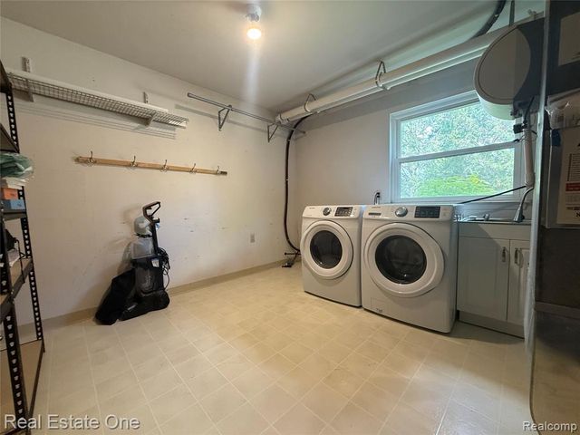 3068 Bridlewood Drive, Rochester, MI 48306