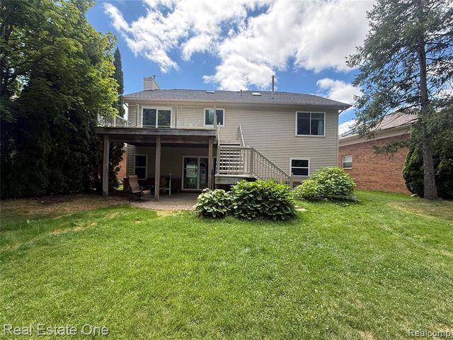3068 Bridlewood Drive, Rochester, MI 48306