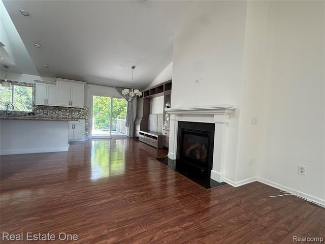 3068 Bridlewood Drive, Rochester, MI 48306