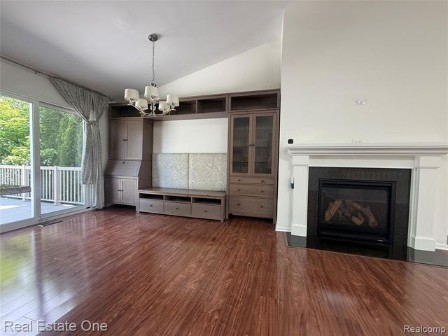 3068 Bridlewood Drive, Rochester, MI 48306