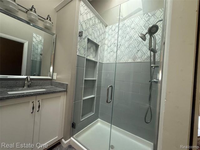 3068 Bridlewood Drive, Rochester, MI 48306