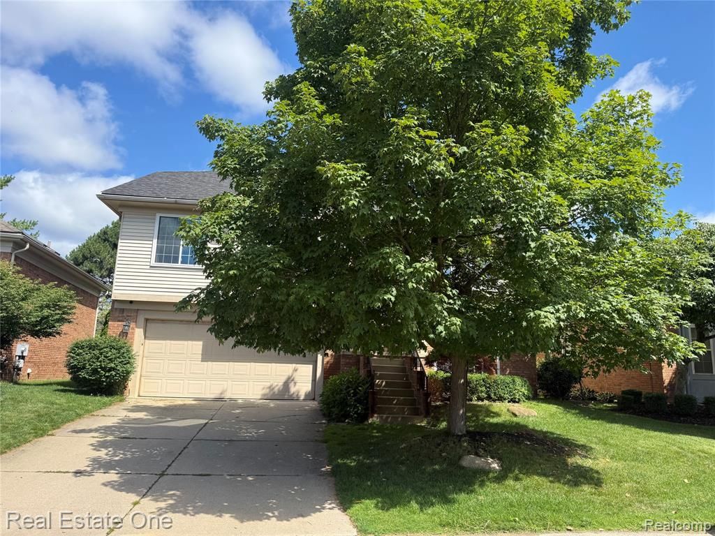 3068 Bridlewood Drive, Rochester, MI 48306