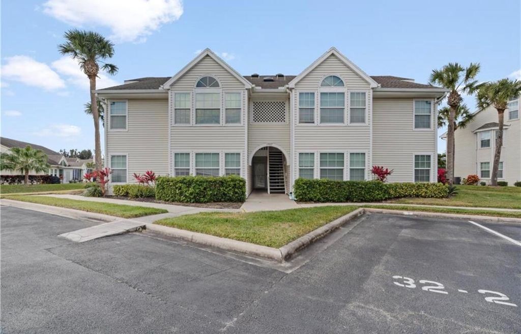1907 Aynsley Way 32-2, Vero Beach, FL 32966