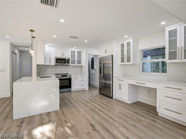 16 Kings RD A16, Naples, FL 34112