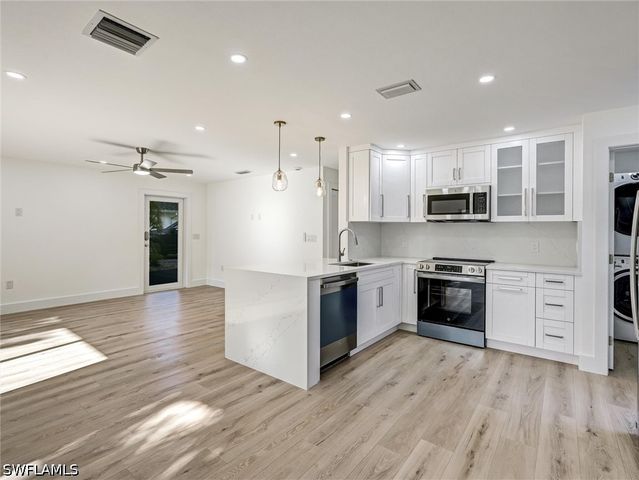 16 Kings RD A16, Naples, FL 34112