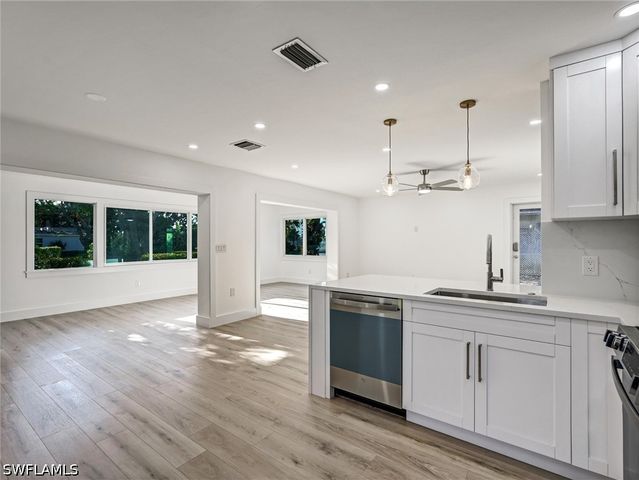 16 Kings RD A16, Naples, FL 34112
