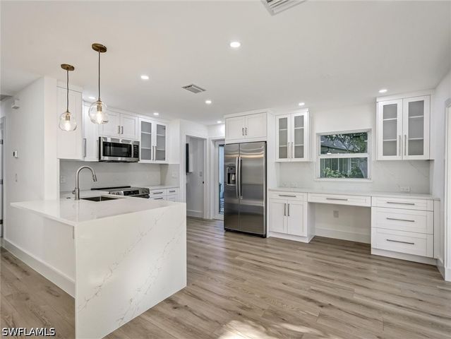 16 Kings RD A16, Naples, FL 34112
