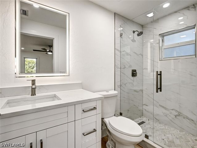 16 Kings RD A16, Naples, FL 34112