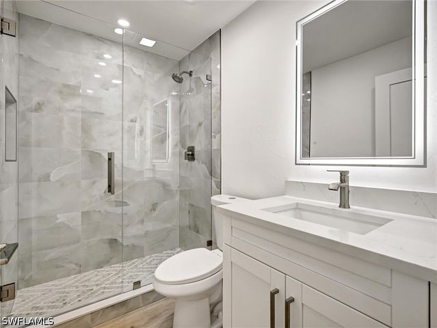 16 Kings RD A16, Naples, FL 34112