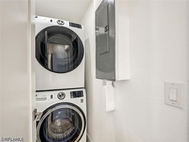 16 Kings RD A16, Naples, FL 34112