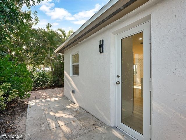 16 Kings RD A16, Naples, FL 34112