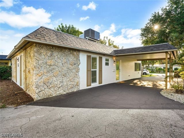 16 Kings RD A16, Naples, FL 34112