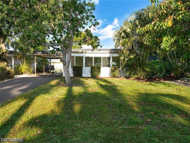 16 Kings RD A16, Naples, FL 34112