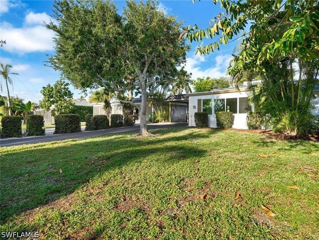 16 Kings RD A16, Naples, FL 34112