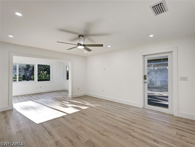 16 Kings RD A16, Naples, FL 34112