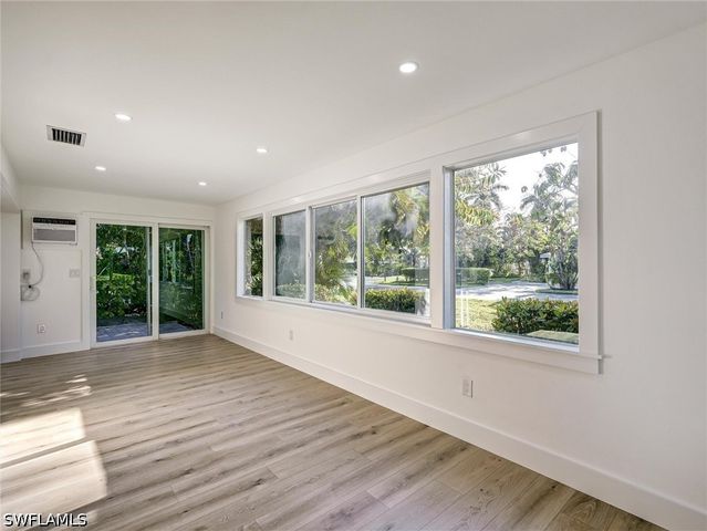 16 Kings RD A16, Naples, FL 34112