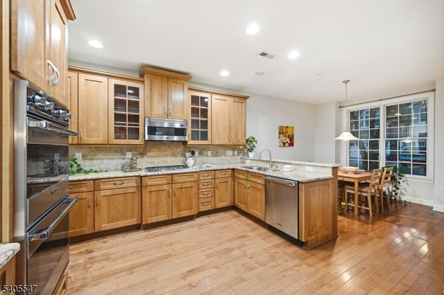 8 Woodstone Circle, Millburn Twp., NJ 07078