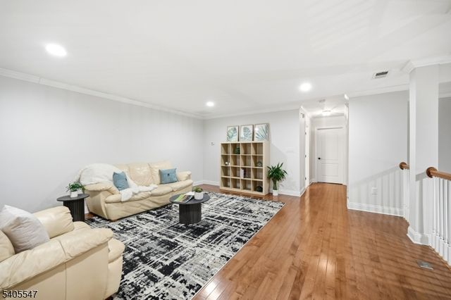 8 Woodstone Circle, Millburn Twp., NJ 07078