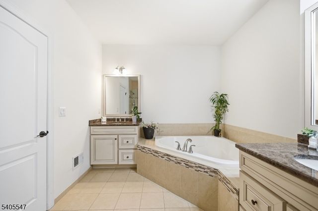 8 Woodstone Circle, Millburn Twp., NJ 07078