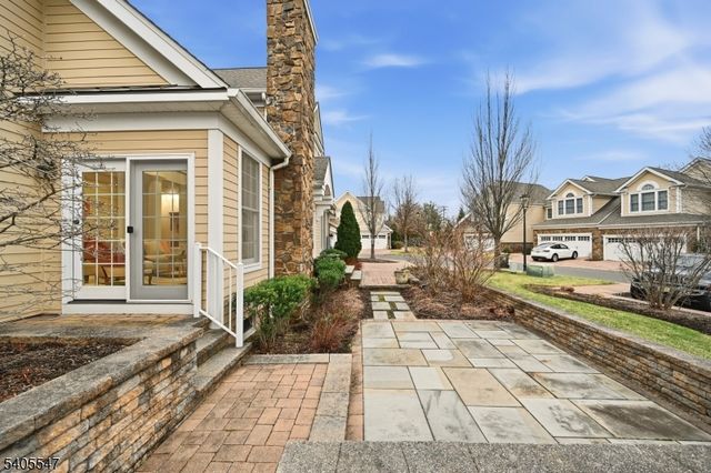 8 Woodstone Circle, Millburn Twp., NJ 07078