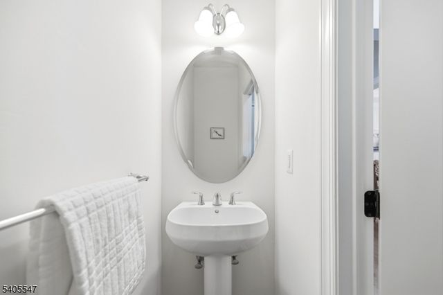 8 Woodstone Circle, Millburn Twp., NJ 07078