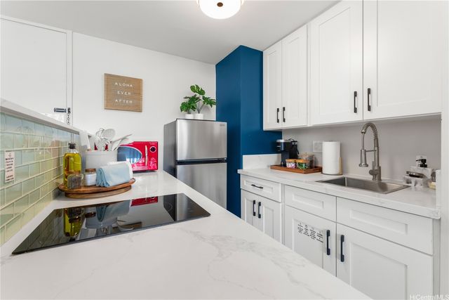 445 Seaside Avenue 2402, Honolulu, HI 96815