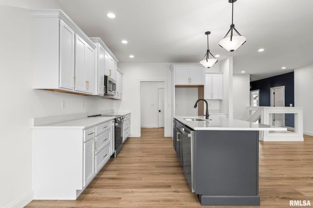 5221 Verdant Lane, Springfield, IL 62711