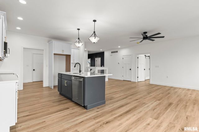 5221 Verdant Lane, Springfield, IL 62711