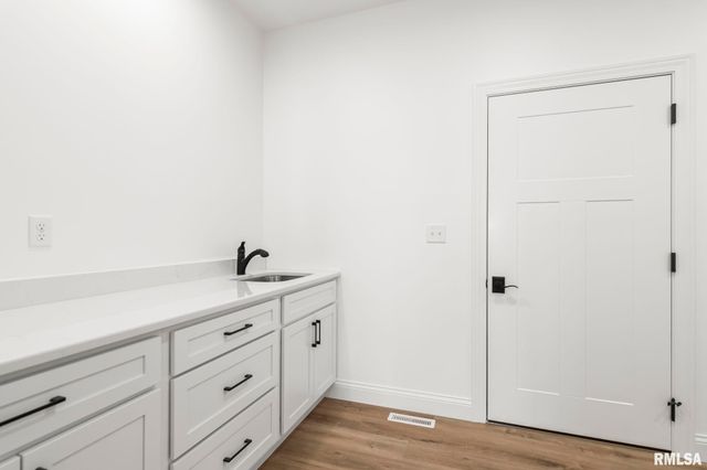 5221 Verdant Lane, Springfield, IL 62711