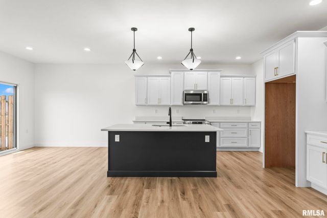 5221 Verdant Lane, Springfield, IL 62711