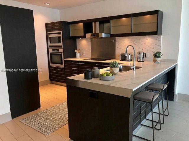 200 Biscayne Boulevard Way 5004, Miami, FL 33131