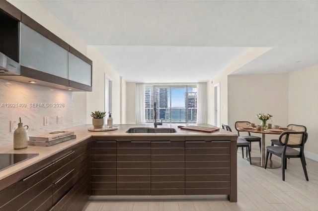 200 Biscayne Boulevard Way 5004, Miami, FL 33131