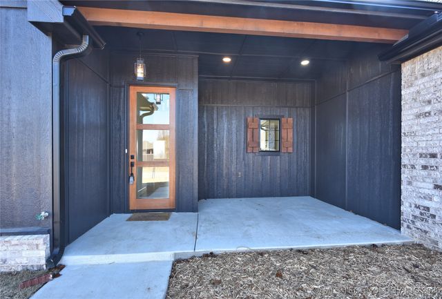 25245 S Creekbank Trail, Claremore, OK 74019