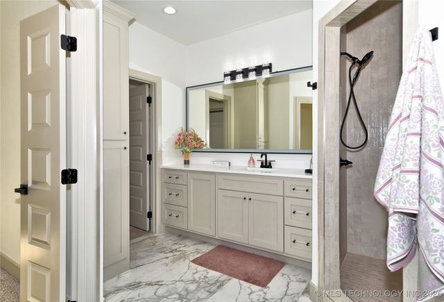 25245 S Creekbank Trail, Claremore, OK 74019