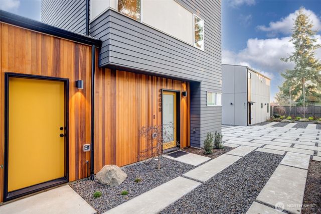 4409 B S Holly Street, Seattle, WA 98118